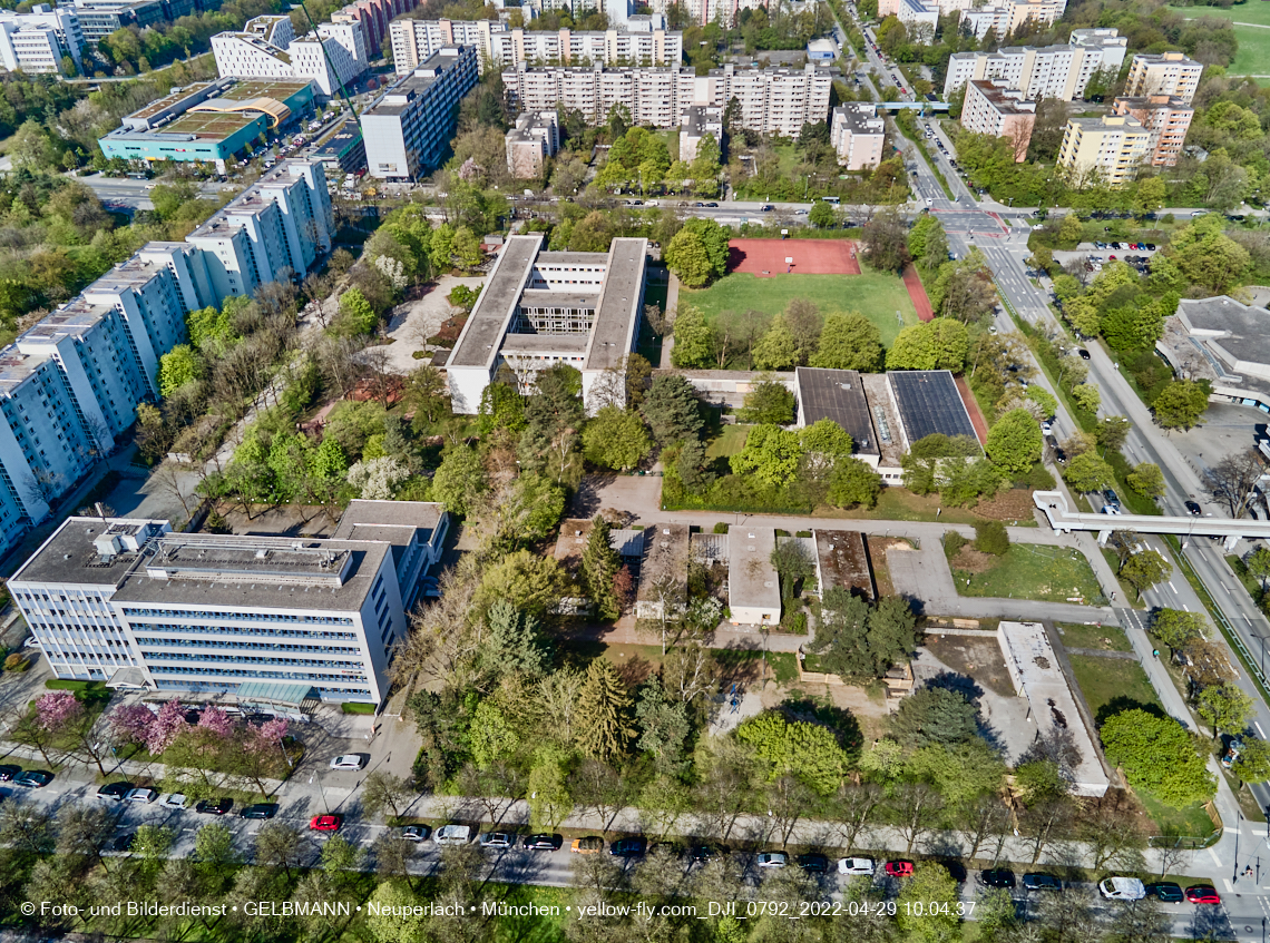 29.04.2022 - Luftbilder von der Baustelle Haus für Kinder in Neuperlach